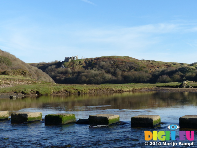 FZ010107 Stepping stones and Pennard Castle, Three Cliffs Bay